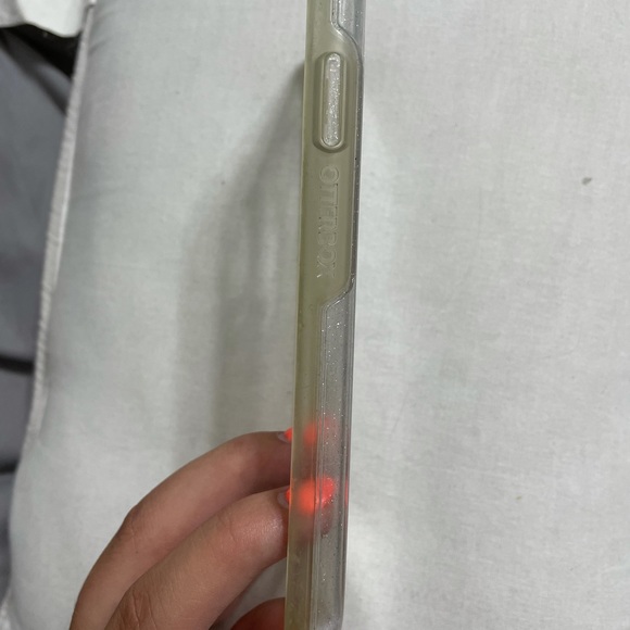 Clear and sparkly iPhone XR otter box case - Picture 3 of 4